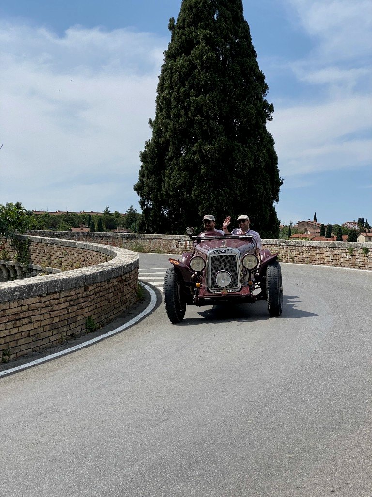 OM Superba vintage racer on the Mille Miglia route - OHH! Italy