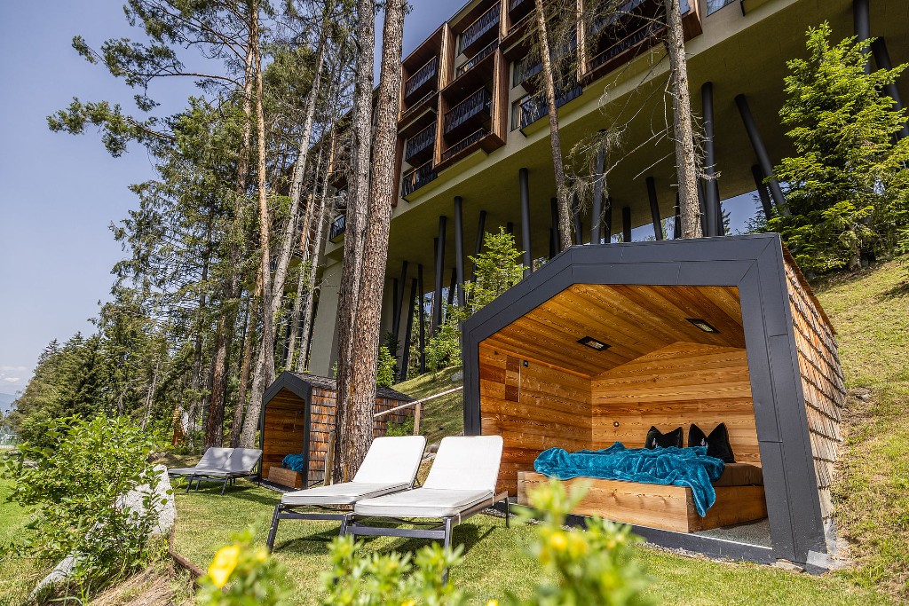 Outdoor relaxation pods · forest immersion