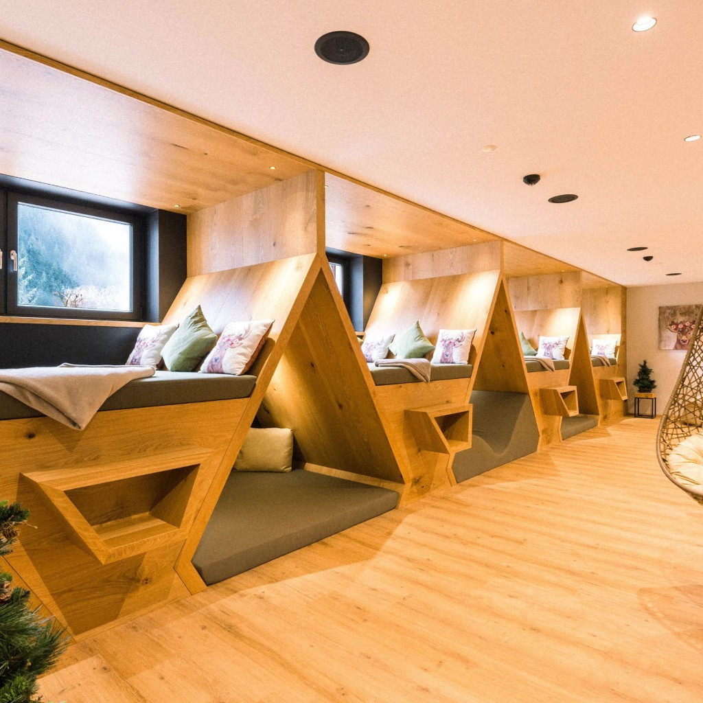 Renewed lounge nooks with forest views · Alpura Retreat