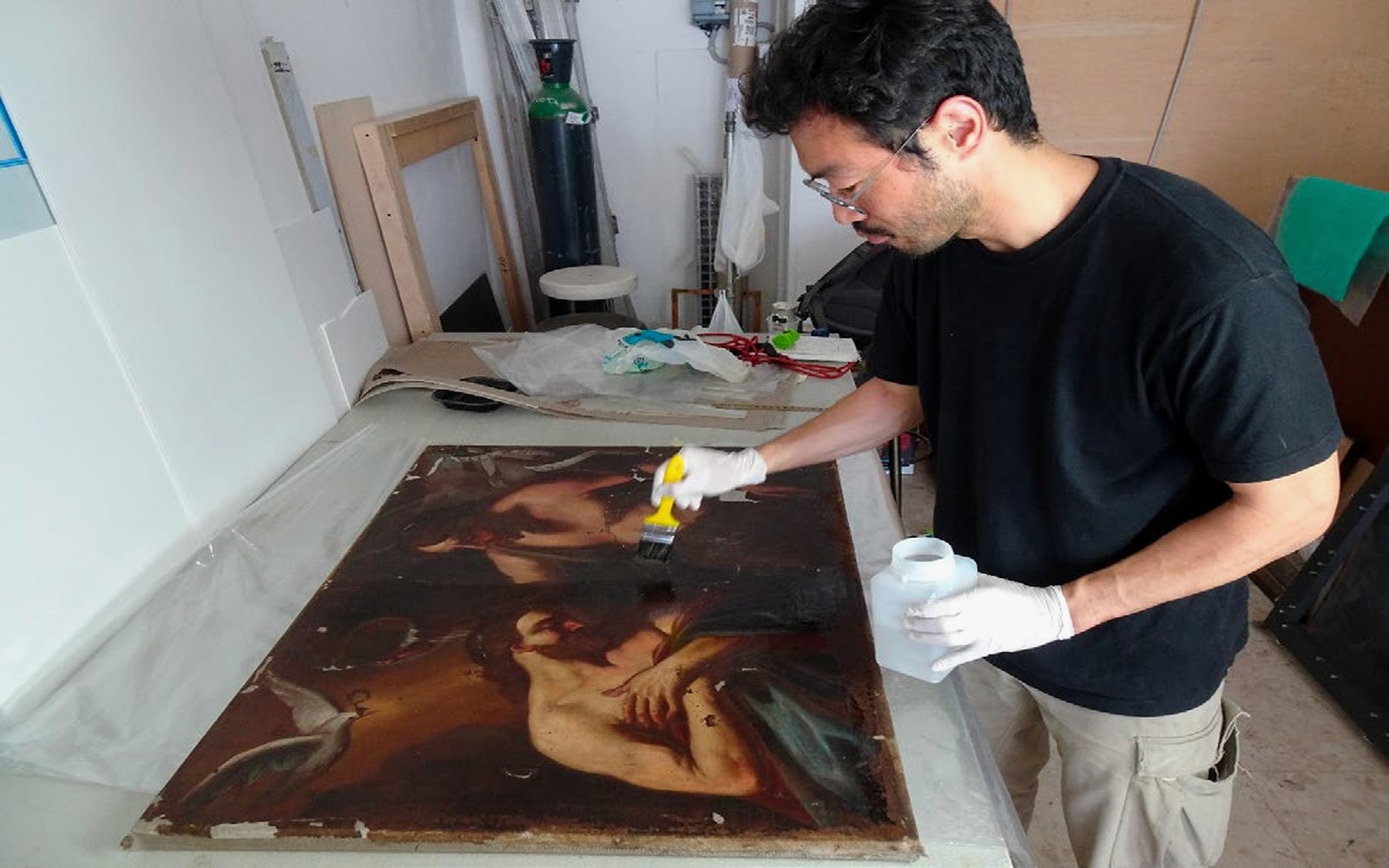 Hisato Hashizume restoring a painting in his Rome studio — OHH! Italy private restoration master class