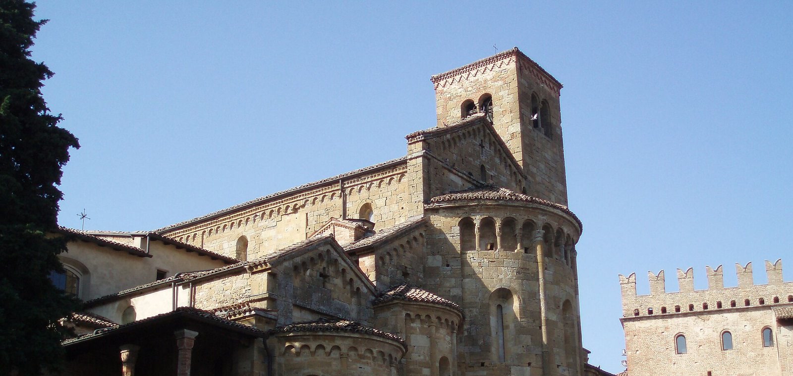 The Romanesque apse of Castell’Arquato beside the viscontile rocca, Emilia-Romagna, OHH! ITALY