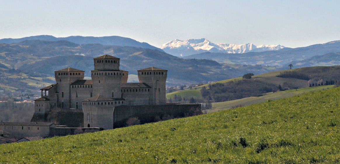 Castello di Torrechiara on its ridge, the Apennine snowline behind it, Emilia-Romagna, OHH! ITALY