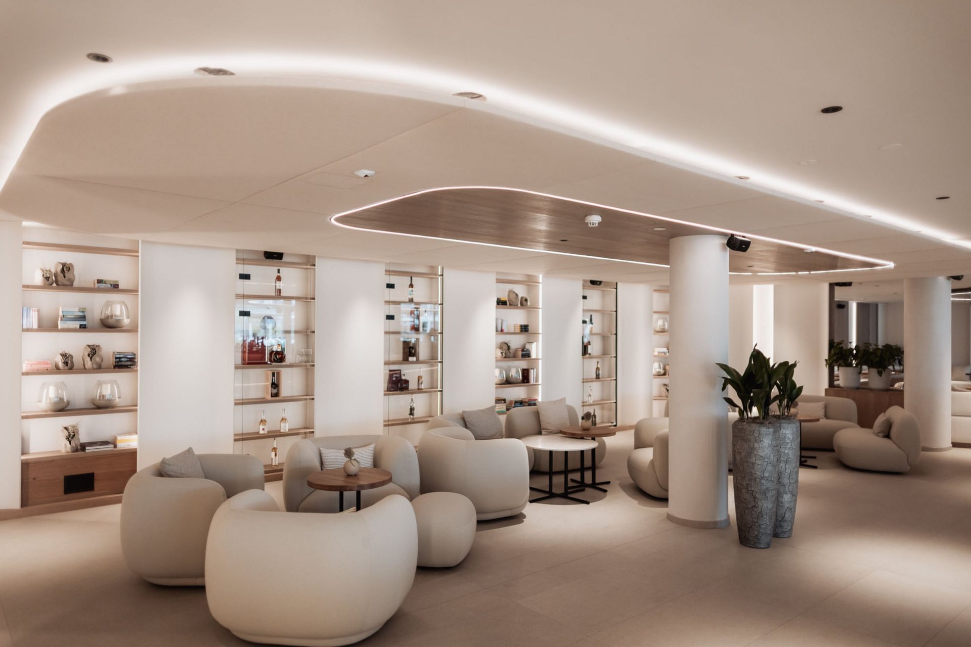 Empty lounge at Hotel Solvie, Gruppo Winkler