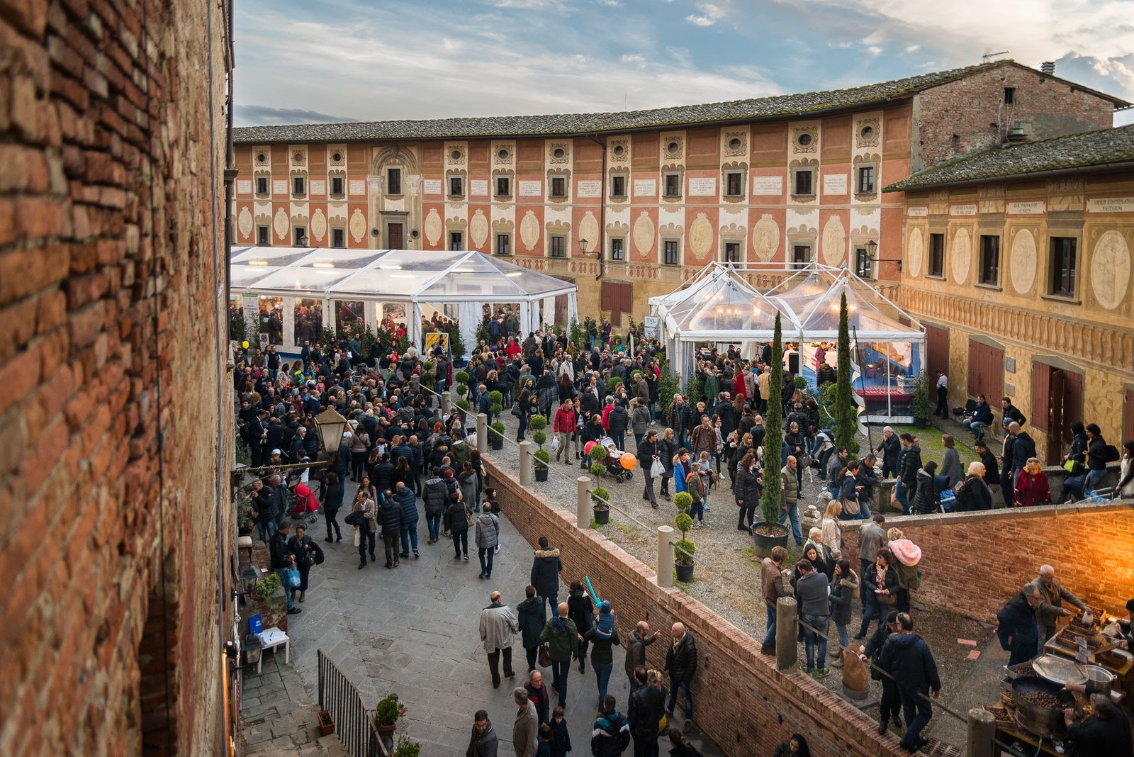 The white truffle market in the historic centre of San Miniato, Tuscany, OHH! ITALY Journal